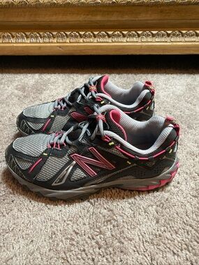 New Balance Terrain Gray and Pink Women's Trail Runners size 6.5